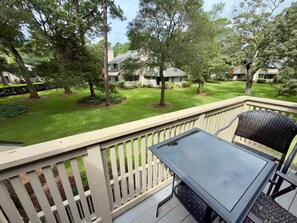 Outdoor dining - Kingston WHP 8E 2nd level Villa w/pool/beach (Myrtle Beach)