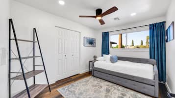 4 bedrooms, WiFi, bed sheets