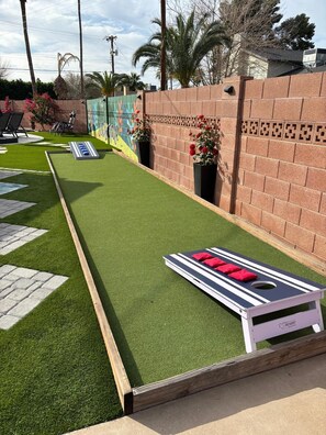 Property grounds - Pool + Putting Green, 5 min to Old Town! (Scottsdale)