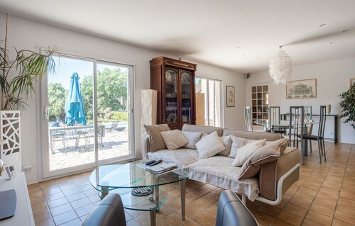 Lovely home in Saint Cezaire