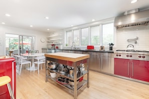 Private kitchen - Lessard Lodge - Sleeps 10 - Hot tub - AC (Edmonton)