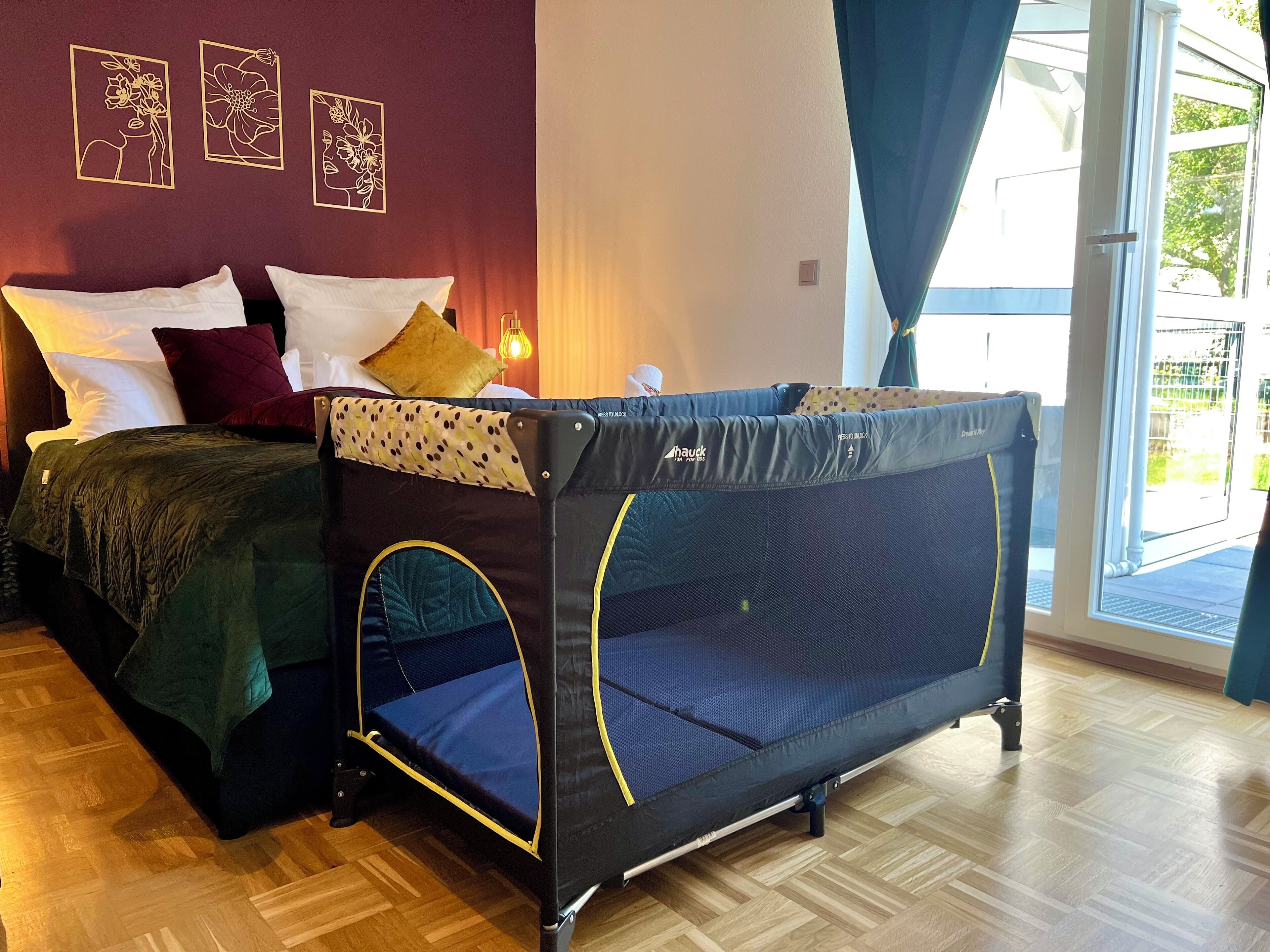 1 Schlafzimmer, Zimmersafe, Schreibtisch, Bügeleisen/Bügelbrett