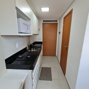Appartement | Cuisine privée | Mini réfrigérateur, micro-ondes, plaque de cuisson