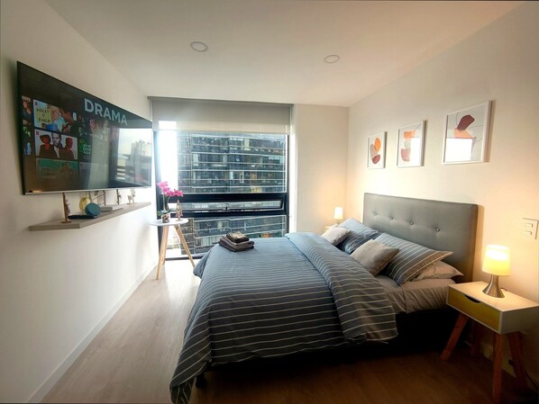 Departamento | Escritorio, espacio para trabajar con laptop y cortinas blackout 