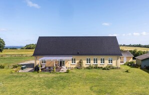 Exterior - Amazing home in Rudkøbing with WiFi (Rudkøbing)