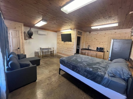 1 bedroom, WiFi. Happy Pappys - Store Cabin