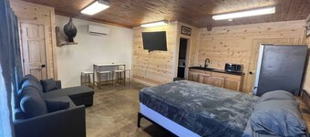 Happy Pappys - Store Cabin