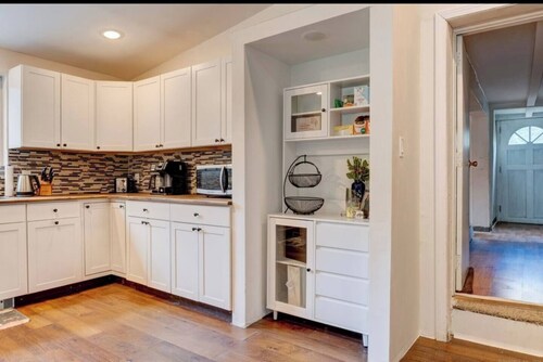 Relaxing Retreat w/Sweet Yard!