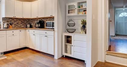 Relaxing Retreat w/Sweet Yard!