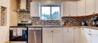 Relaxing Retreat w/Sweet Yard!