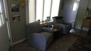 Interior - Charming 2-bedroom mobile home in Leatherwood Bay/KY Lake area, Dover,Stewart TN (Stewart)