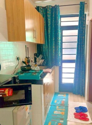 Fridge, microwave, stovetop, electric kettle
