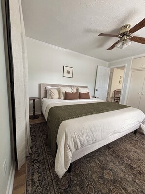 2 bedrooms, desk, travel cot, free WiFi