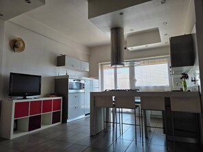 Fridge, oven, stovetop, coffee/tea maker - BlueHome - Seafront 30 km from Rome (Marina di Ardea)