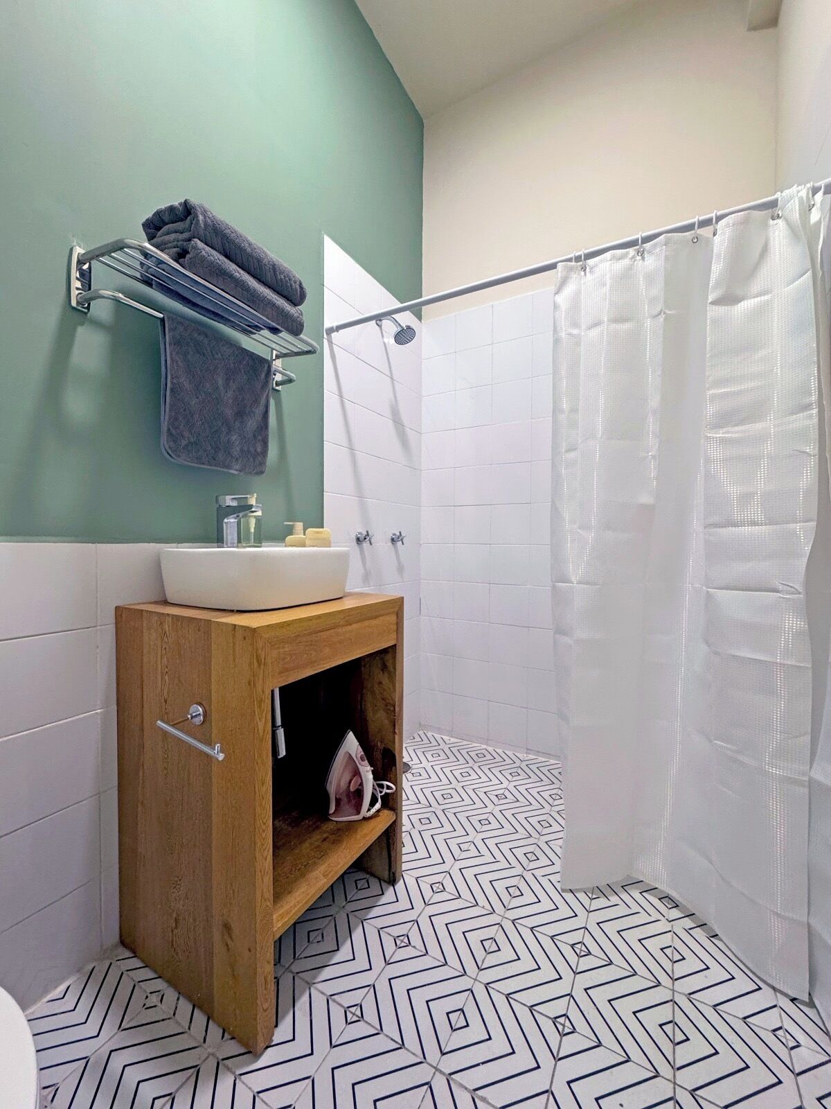 Serviettes fournies, savon, papier toilette