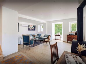 Living area - Villa Le Cep - Lake and mountains all year round for 12 - OVO Network (Menthon-Saint-Bernard)