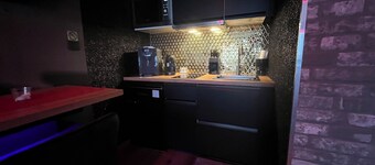 Jacuzzi studio with harbour and sea views in an ideal location