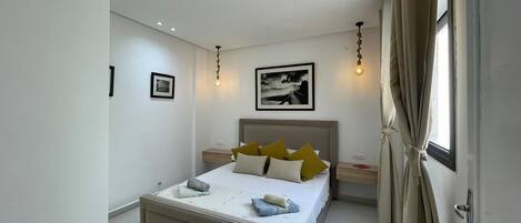 Iron/ironing board, WiFi, bed sheets