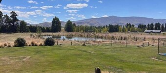 Leaning Rock Suite Kaihanu Lodge | Luxury B&B nr Clyde