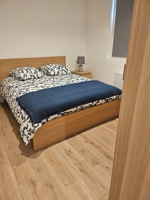 WiFi, bed sheets