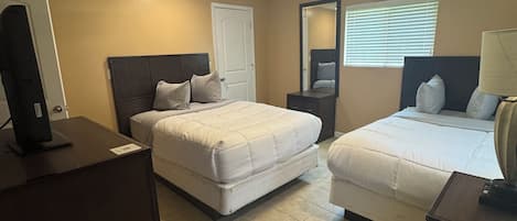 4 bedrooms, iron/ironing board, WiFi, bed sheets