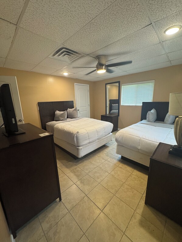 4 Schlafzimmer, Bügeleisen/Bügelbrett, WLAN, Bettwäsche