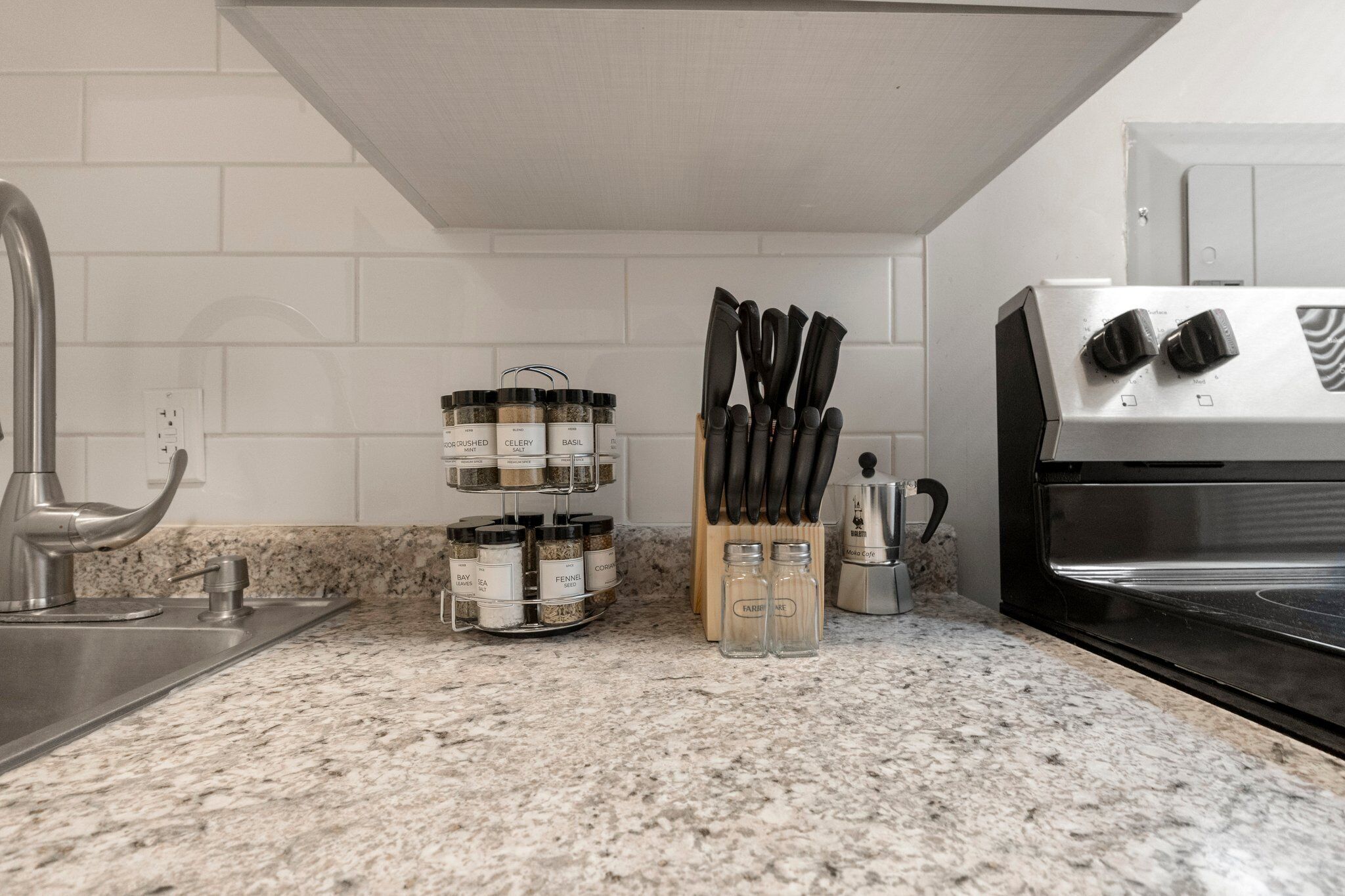 Fridge, oven, stovetop, dishwasher