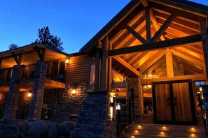 Exterior - ⛷⛰☀ Bison Peak Lodge ☀⛰⛷
Premier Rocky Mountain Wilderness Lodge on 37 Acres (Lake George)