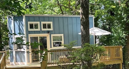 Fabulous Tiny House with AC in charming Seneca