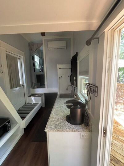 Fabulous Tiny House with AC in charming Seneca