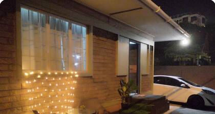 2-bedroom house in awesome POS walking distance to everything -WiFi, AC included