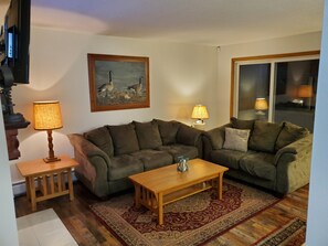 Smart TV, chimenea, videojuegos y reproductor de DVD 
