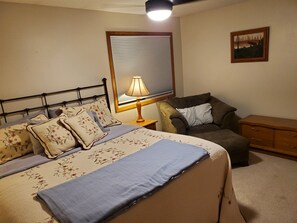 2 bedrooms, desk, iron/ironing board, travel cot