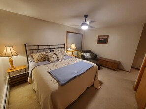 2 bedrooms, desk, iron/ironing board, travel crib