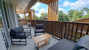 Property grounds - 3-room flat, 10 minutes from the beaches (LIT ET MIXE)