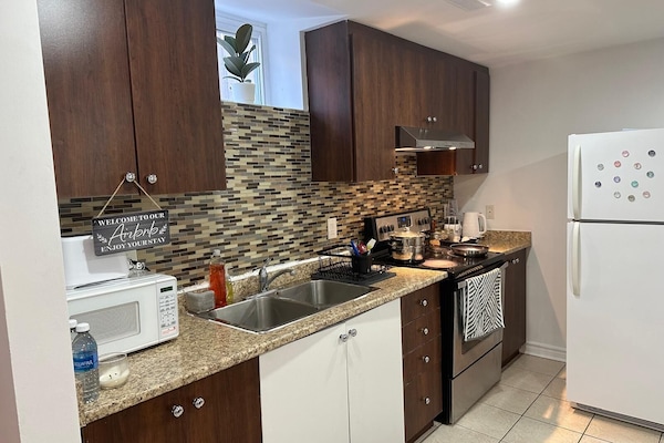 KĂŒhlschrank, Mikrowelle, Ofen, KĂŒchenrolle