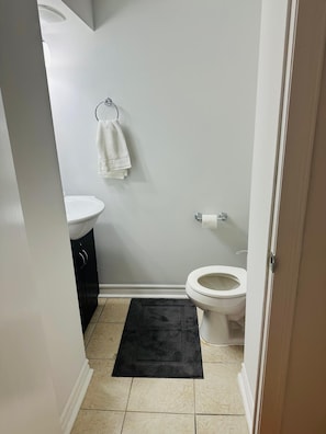 Bruser, håndklæder, Sæbe, Toiletpapir