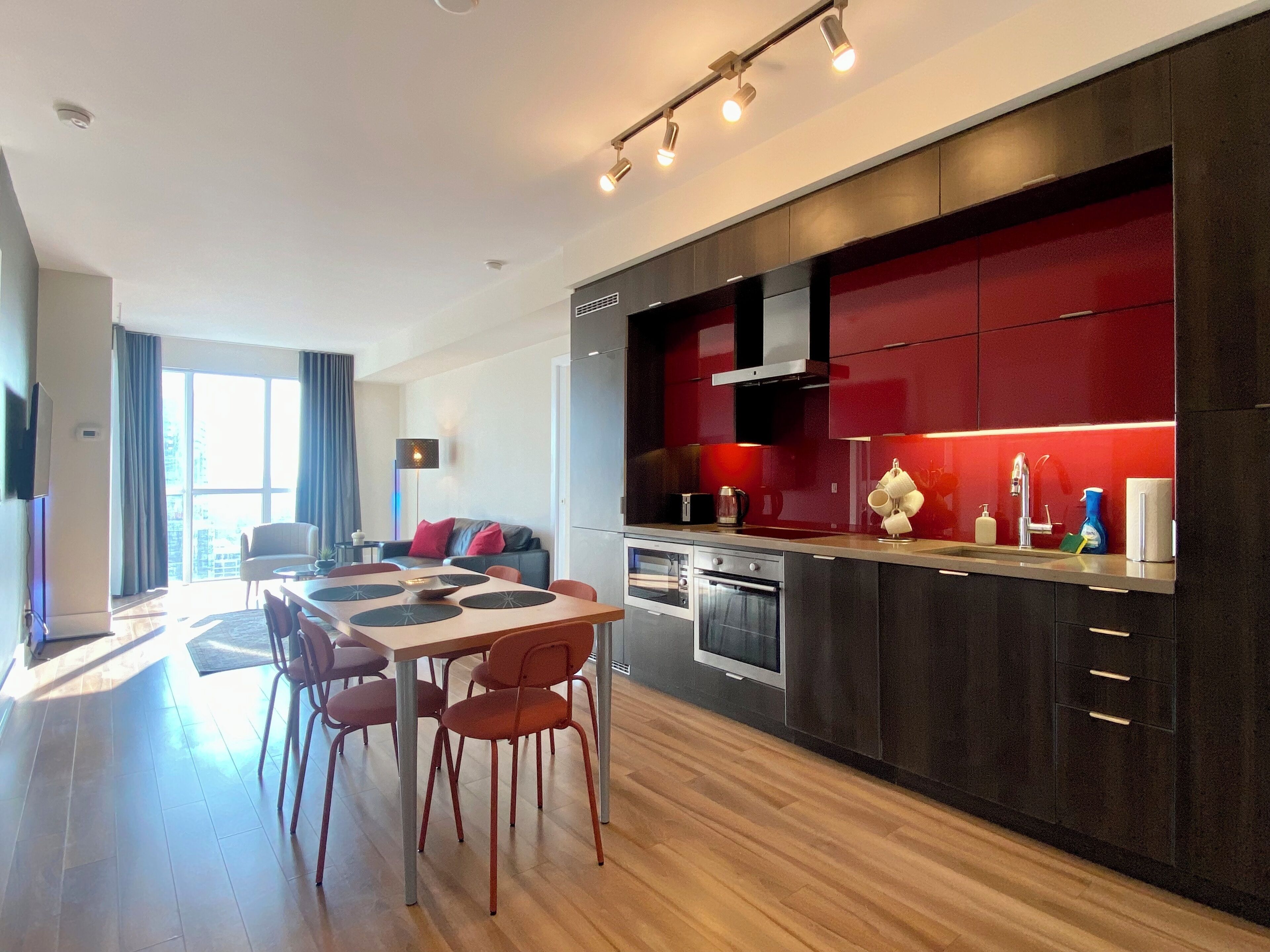 Departamento de lujo, vista a la ciudad | Cocina privada | Refrigerador y microondas 