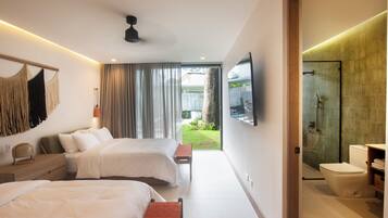 5 chambres, coffres-forts dans les chambres, lit parapluie