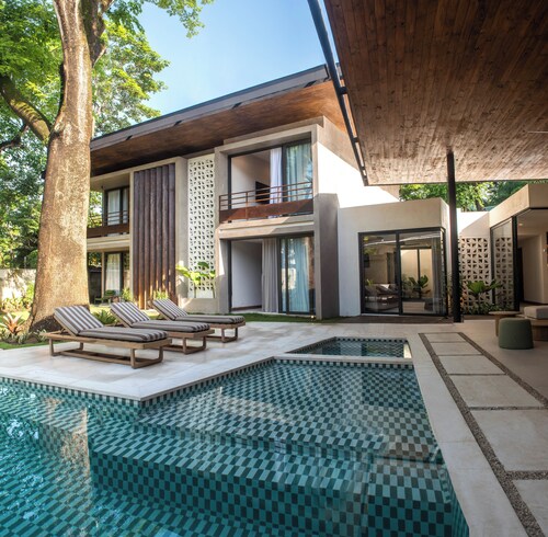 Brand new 5-bed villa in the heart of Nosara with WiFi, AC, pool and jacuzzi