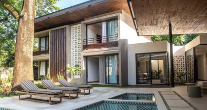Brand new 5-bed villa in the heart of Nosara with WiFi, AC, pool and jacuzzi
