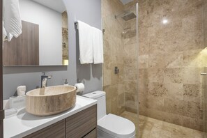 Superior Apartment, Garden View | Bathroom | Free toiletries, hair dryer, towels, soap - Amira District (Tulum)
