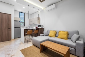 Apartamento superior, vista para o jardim | Área de estar