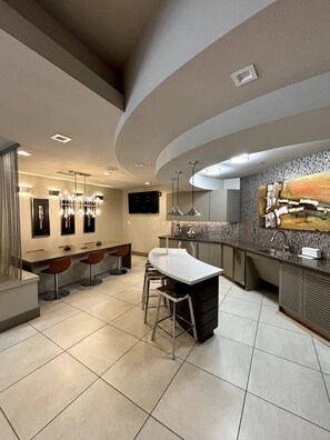 Dining - Domain Luxe Summary: (Austin)