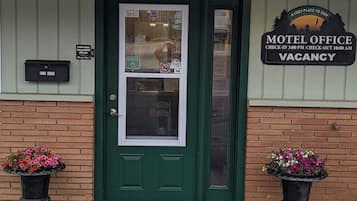 Check-in/check-out kiosk