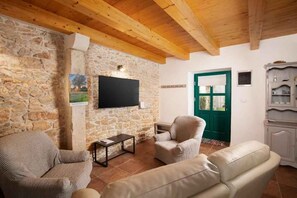 Télévision, cheminée