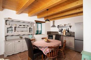 Fridge, oven, stovetop, dishwasher - Holiday home in a great location (Valtura)
