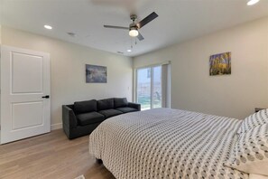 3 bedrooms, iron/ironing board, WiFi, bed sheets - Just remodeled 3bed, 2.5 bath house in pleasant Denver with WiFi, AC (Denver)