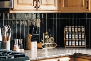 Microondas, horno, parrilla de estufa y lavavajillas 