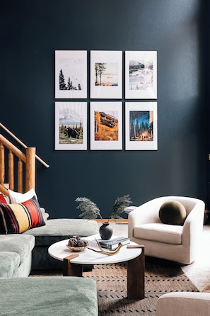 Smart TV, fireplace